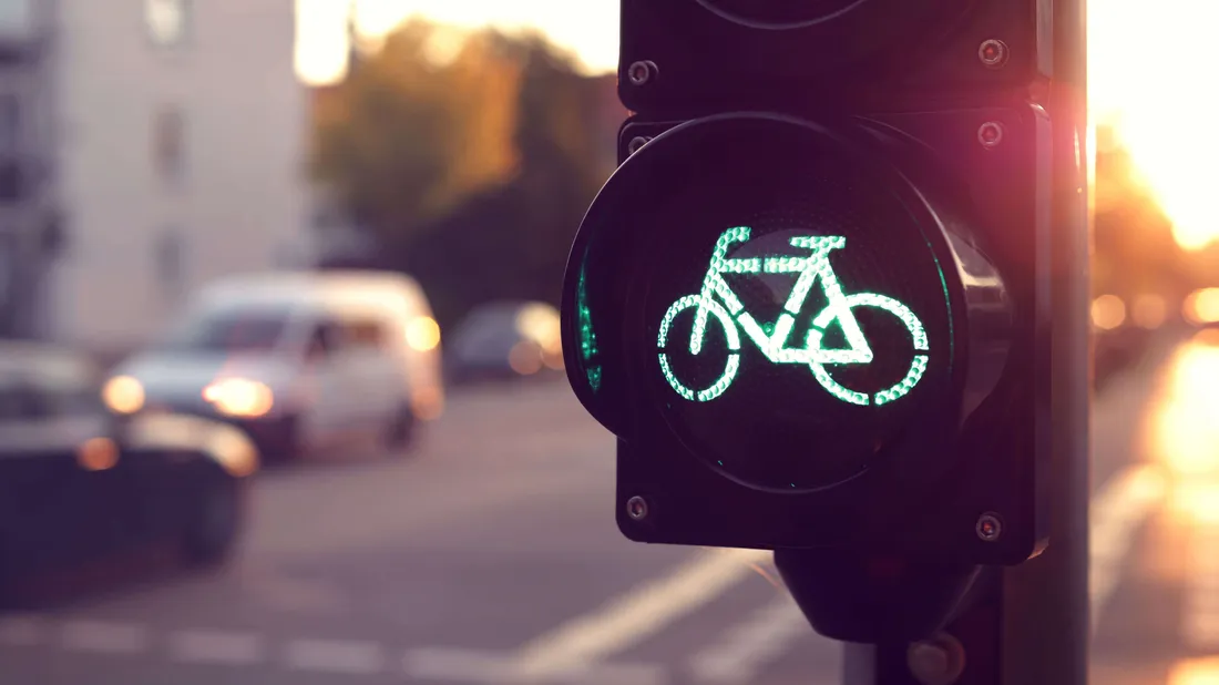 Grüne Ampel mit Velosymbol